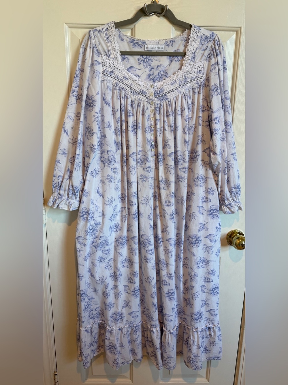Eileen West Lavender & White Floral Nightgown Size M Lacy Ruffled